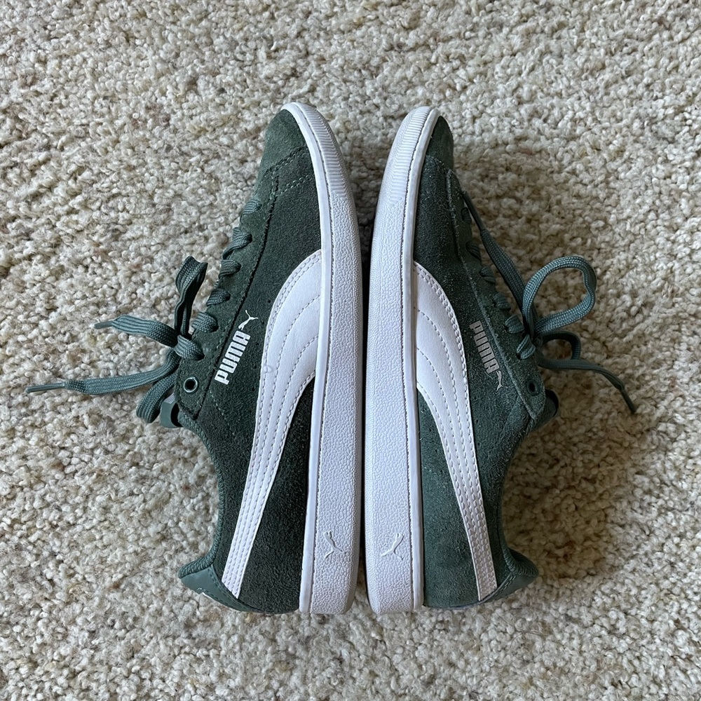 Puma Suede Classic Tennis Shoes Women 6 Green worn a few times